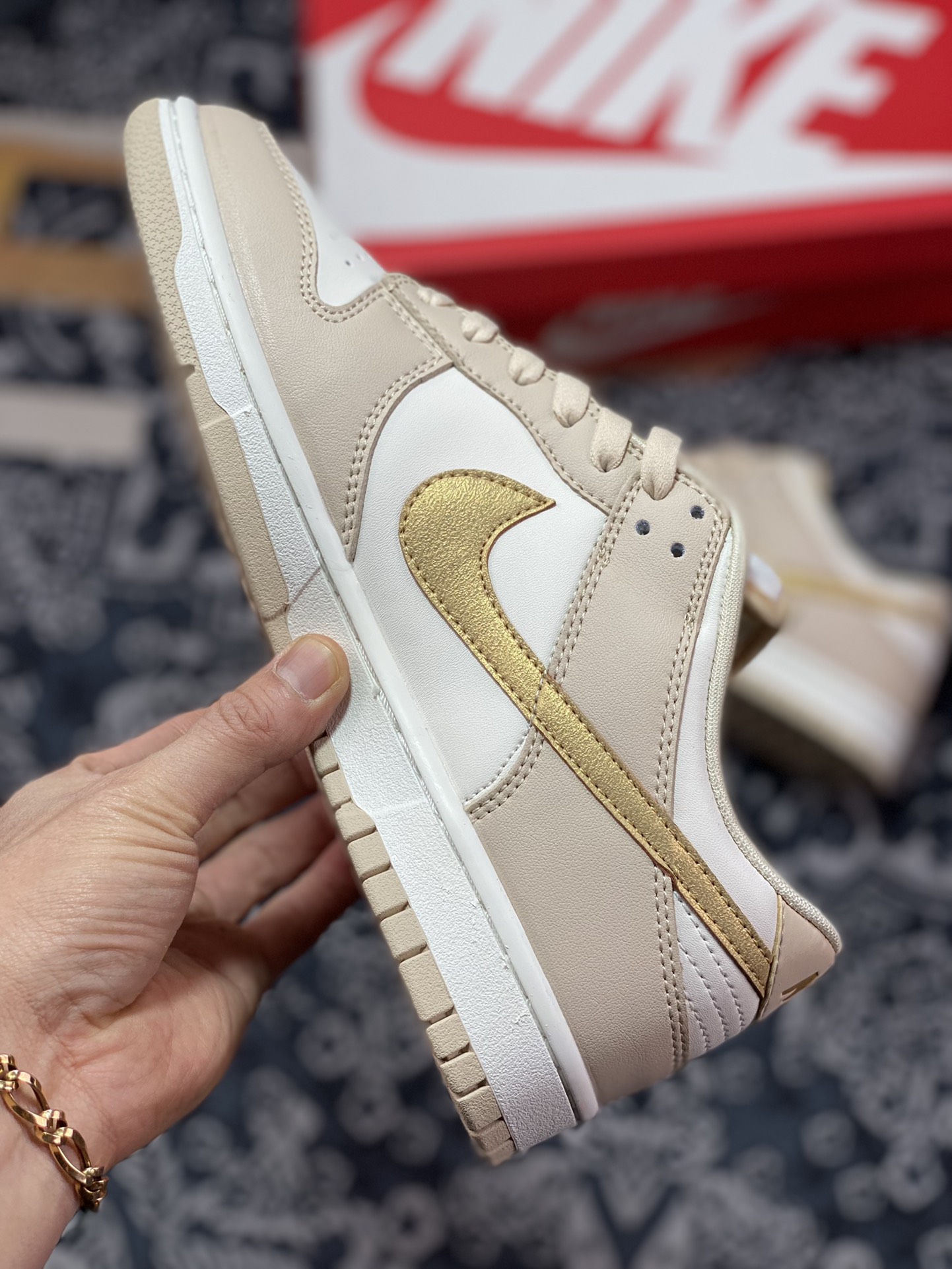 200 Nike SB Dunk Low”“Gold Swoosh”扣篮系列低帮休闲运动滑板板鞋“杏白金钩”DX5930-001