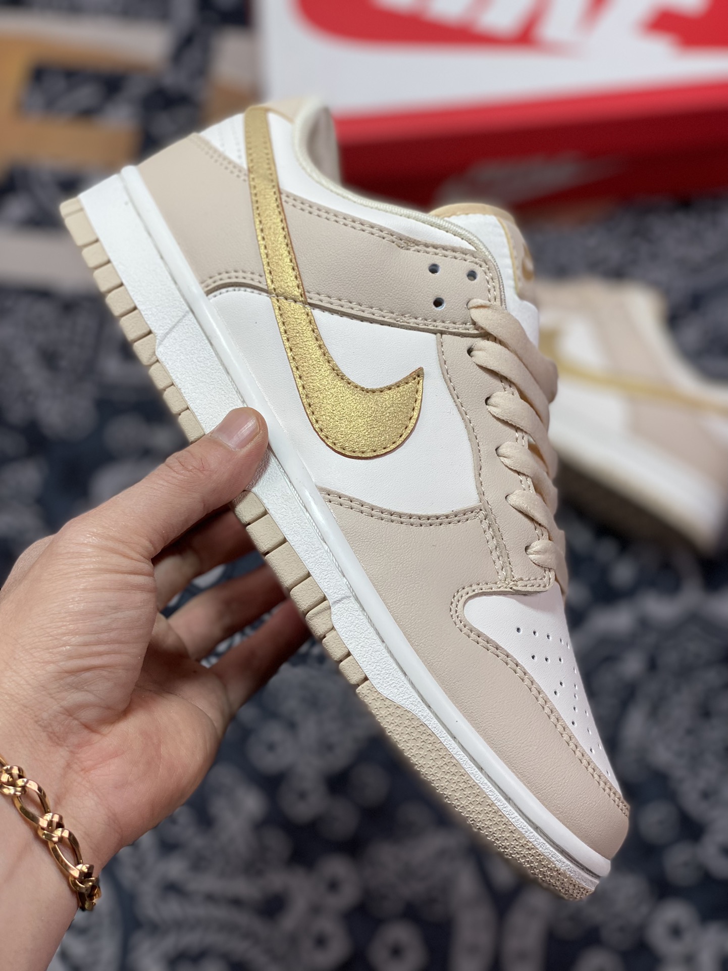 200 Nike SB Dunk Low”“Gold Swoosh”扣篮系列低帮休闲运动滑板板鞋“杏白金钩”DX5930-001