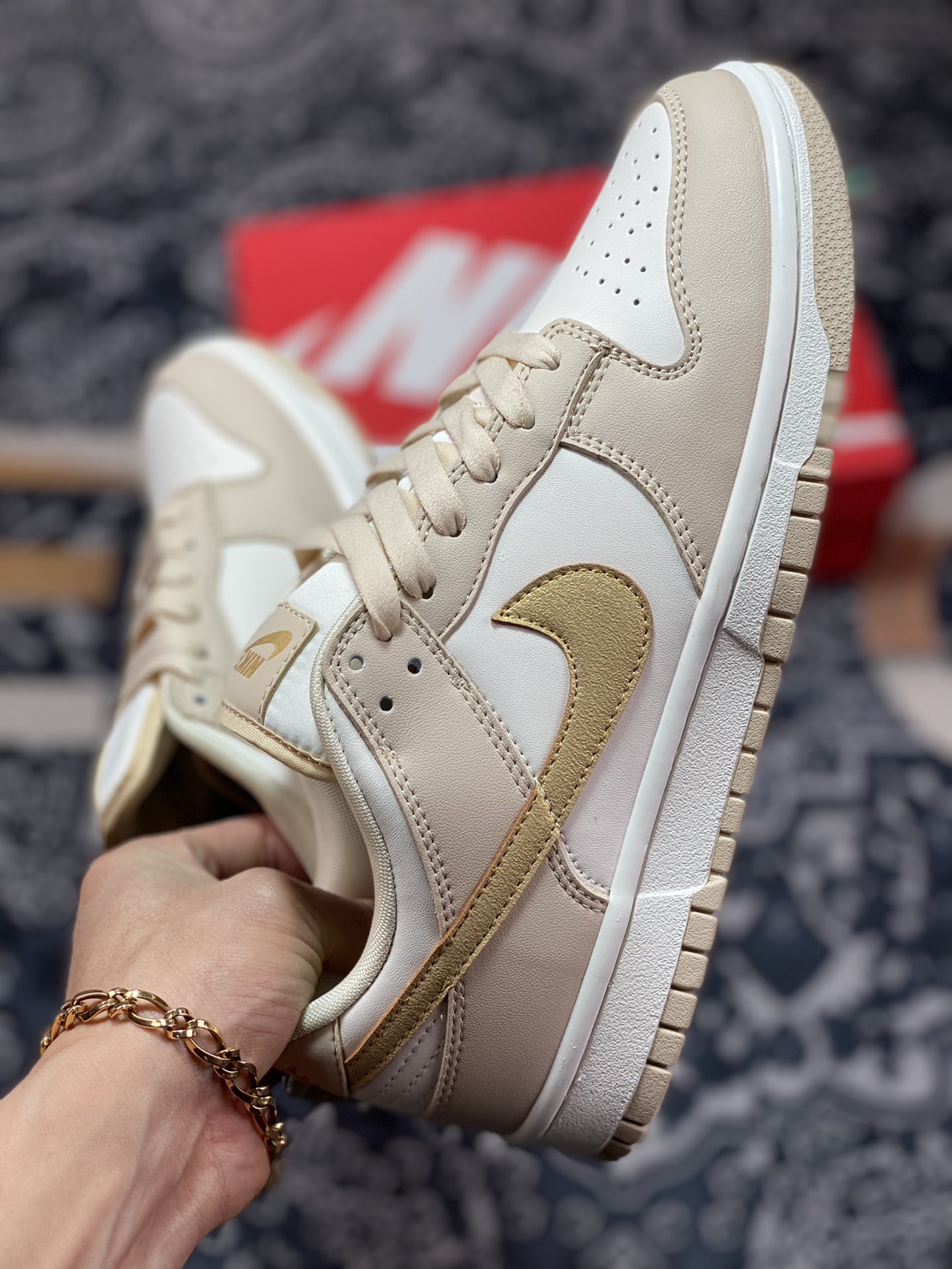 200 Nike SB Dunk Low”“Gold Swoosh”扣篮系列低帮休闲运动滑板板鞋“杏白金钩”DX5930-001