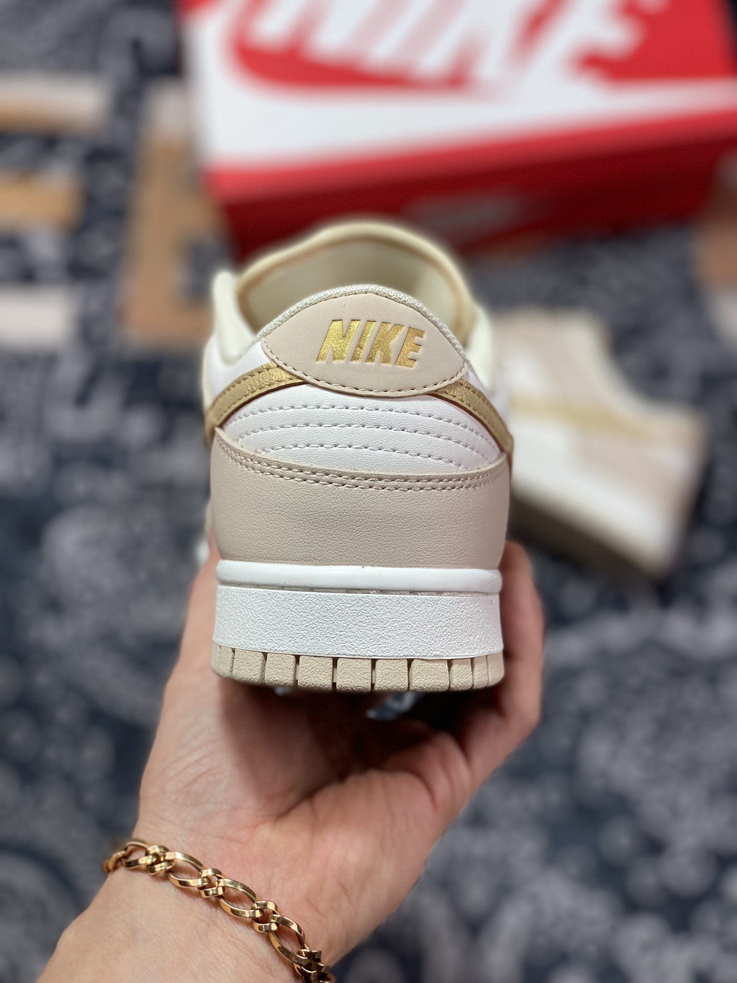 200 Nike SB Dunk Low”“Gold Swoosh”扣篮系列低帮休闲运动滑板板鞋“杏白金钩”DX5930-001