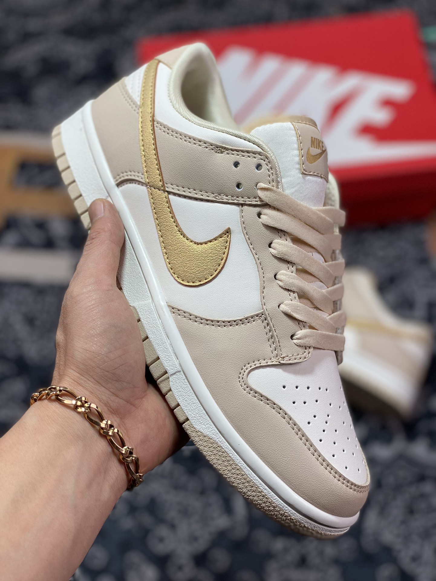 200 Nike SB Dunk Low”“Gold Swoosh”扣篮系列低帮休闲运动滑板板鞋“杏白金钩”DX5930-001