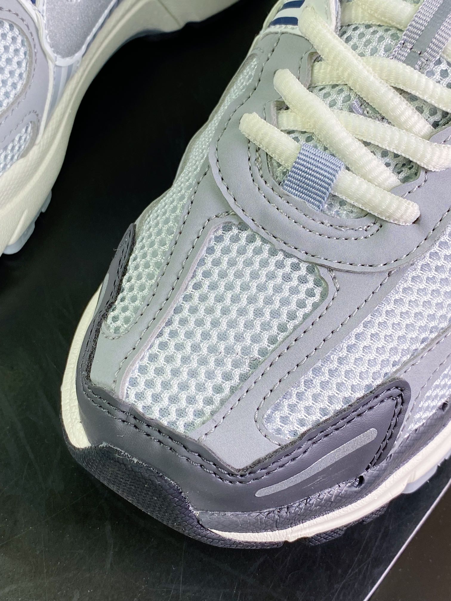 200 Nike Zoom Vomero 5 SP”Grey”佛莫罗5代系列慢跑鞋FD9919-001