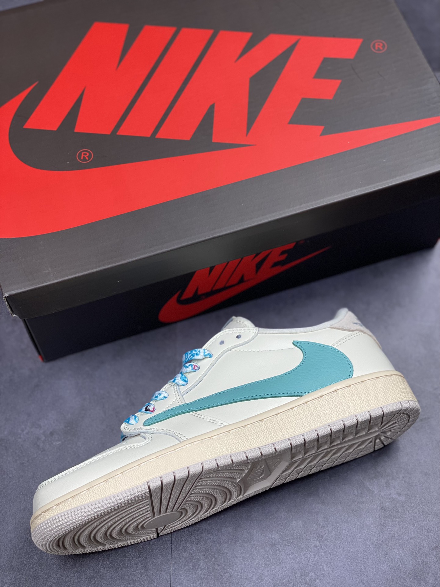 200 Travis Scott x Tiffany & Co. x Nike Air Jordan 1 Low 复古蒂芙尼倒钩 DM7866-102