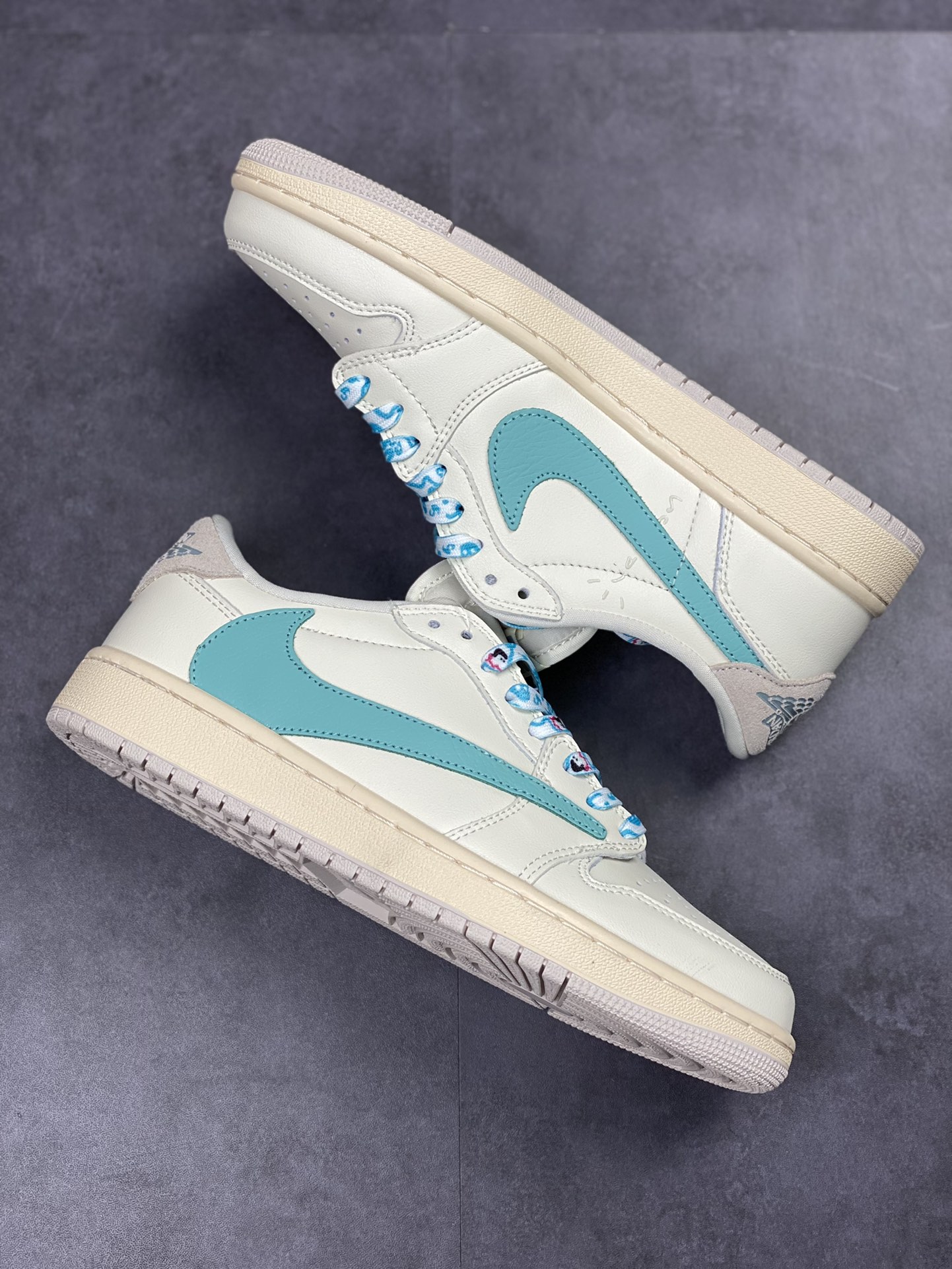 200 Travis Scott x Tiffany & Co. x Nike Air Jordan 1 Low 复古蒂芙尼倒钩 DM7866-102