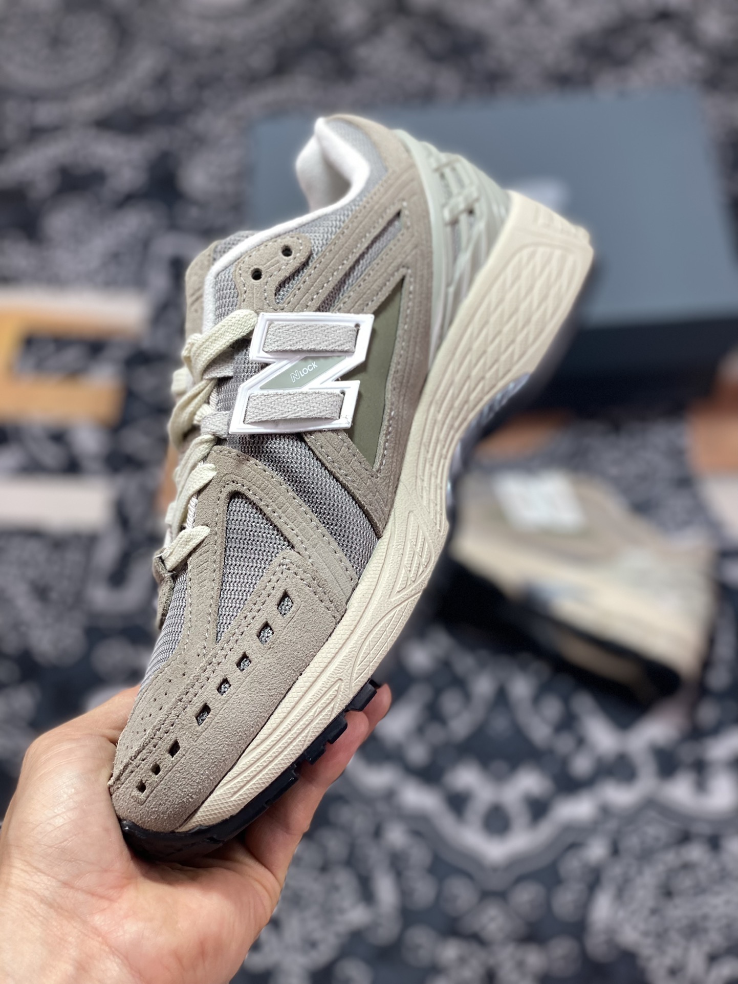 260 New Balance M1906R系列复古老爹风休闲运动慢跑鞋“翻毛浅棕灰”M1906RL