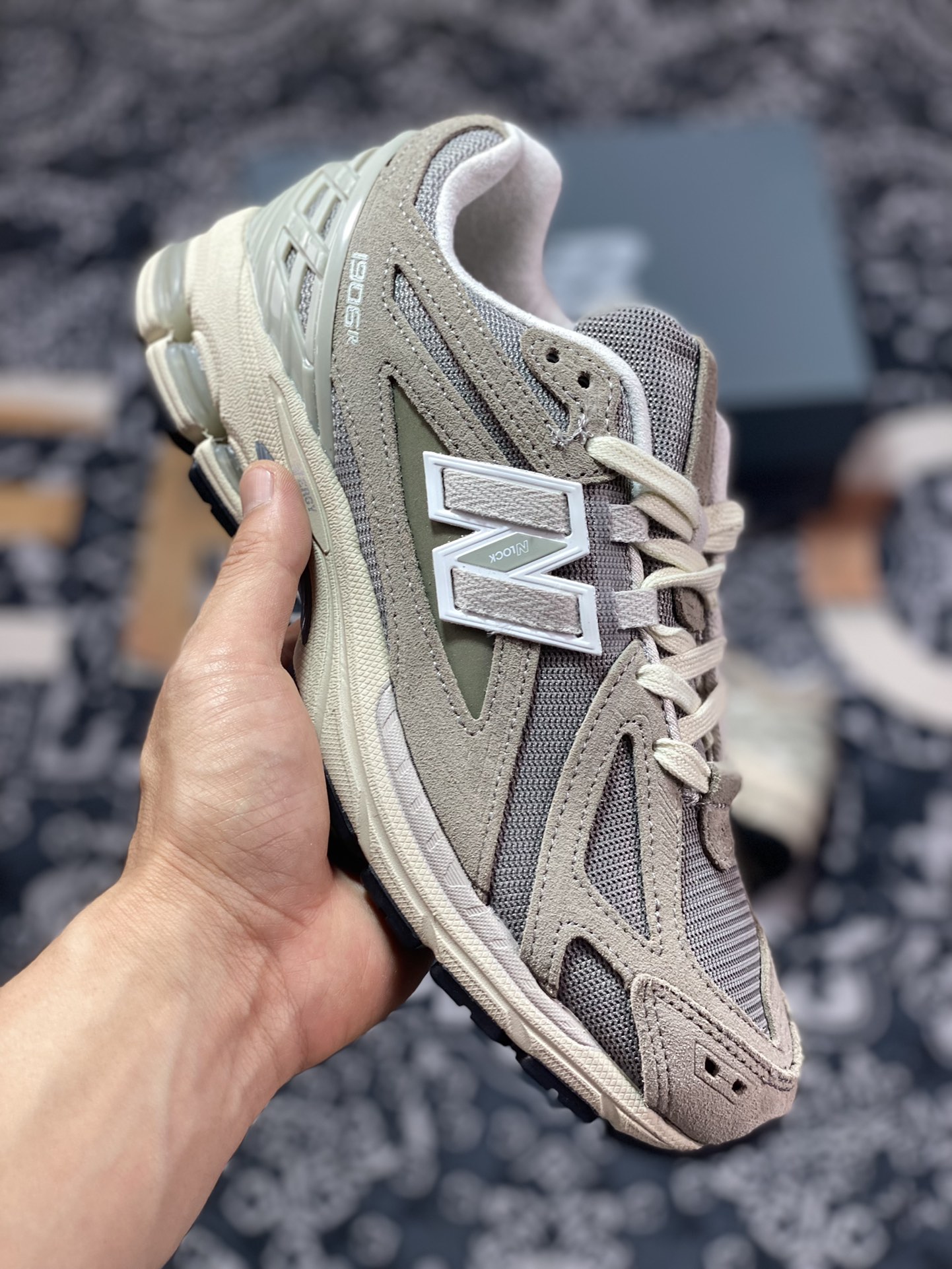 260 New Balance M1906R系列复古老爹风休闲运动慢跑鞋“翻毛浅棕灰”M1906RL