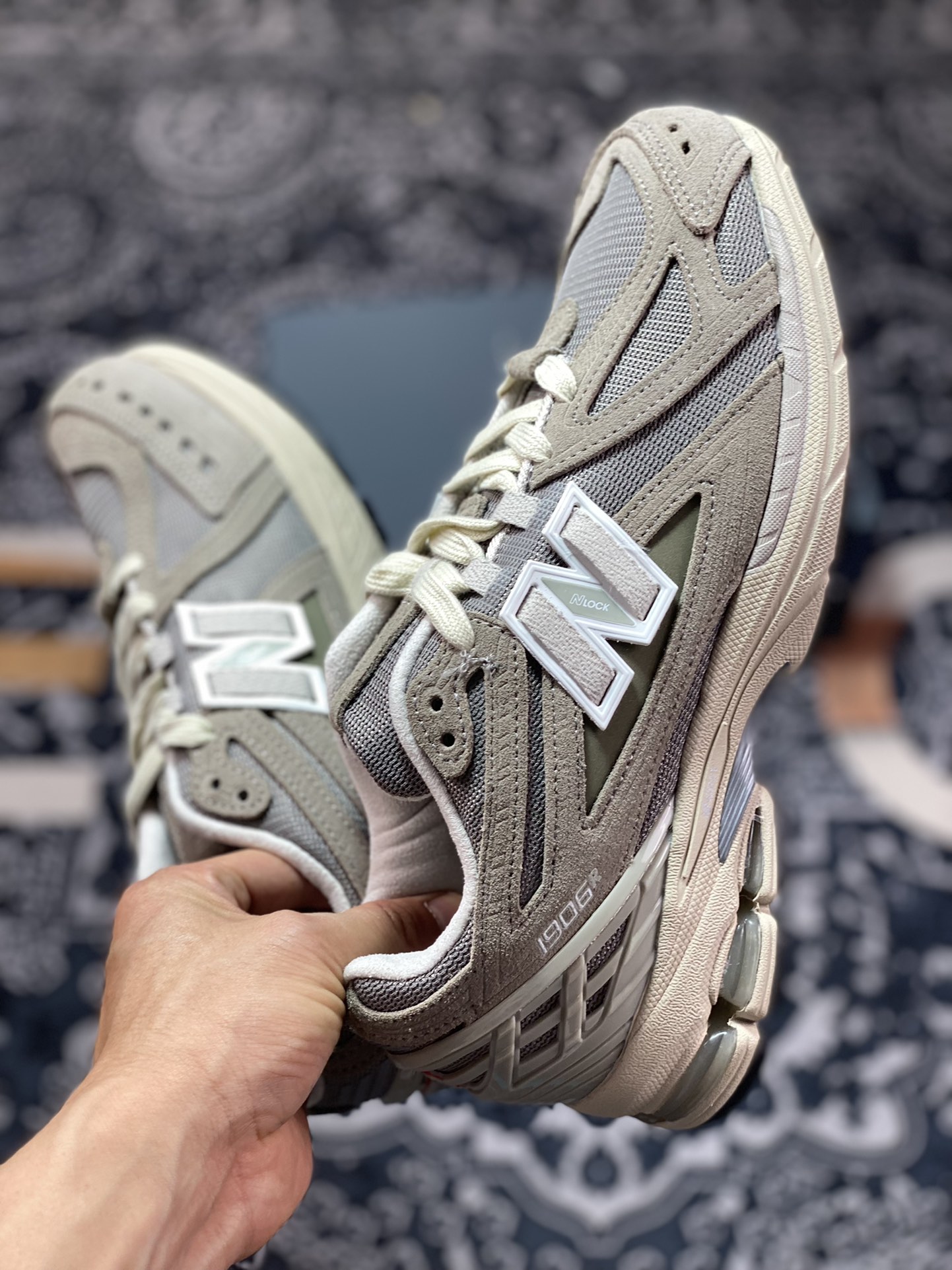 260 New Balance M1906R系列复古老爹风休闲运动慢跑鞋“翻毛浅棕灰”M1906RL