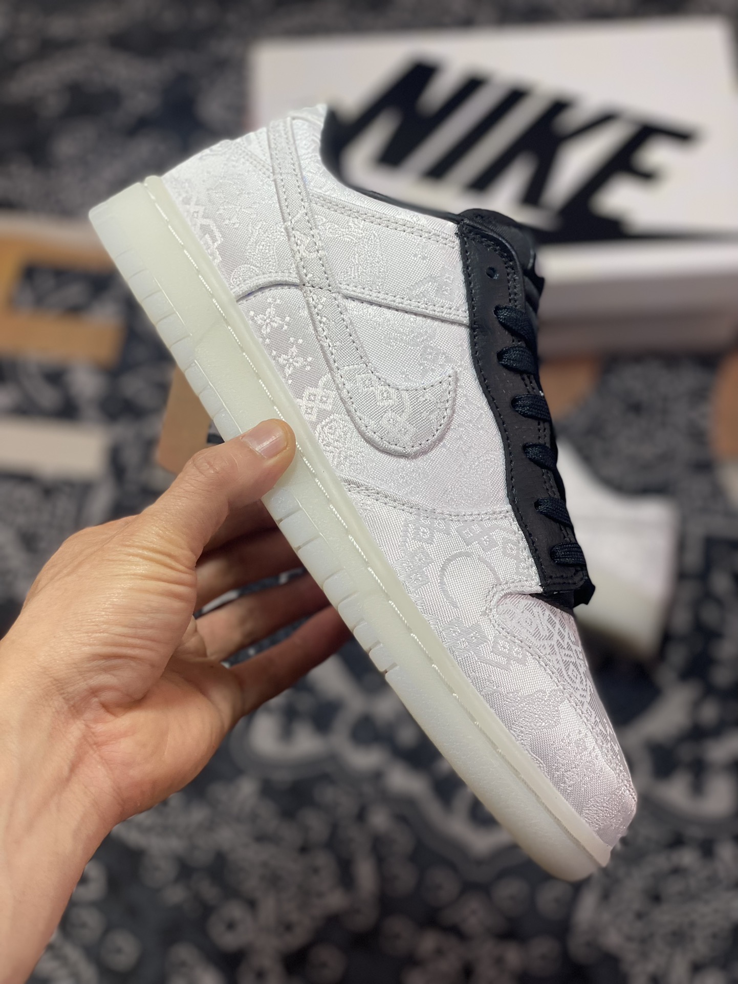 260 Fragment Design x Clot x Nike SB Dunk Low”20th Anniversary/White Silk”扣篮板鞋“联名闪电丝绸白黑刮刮乐”FN0315-110