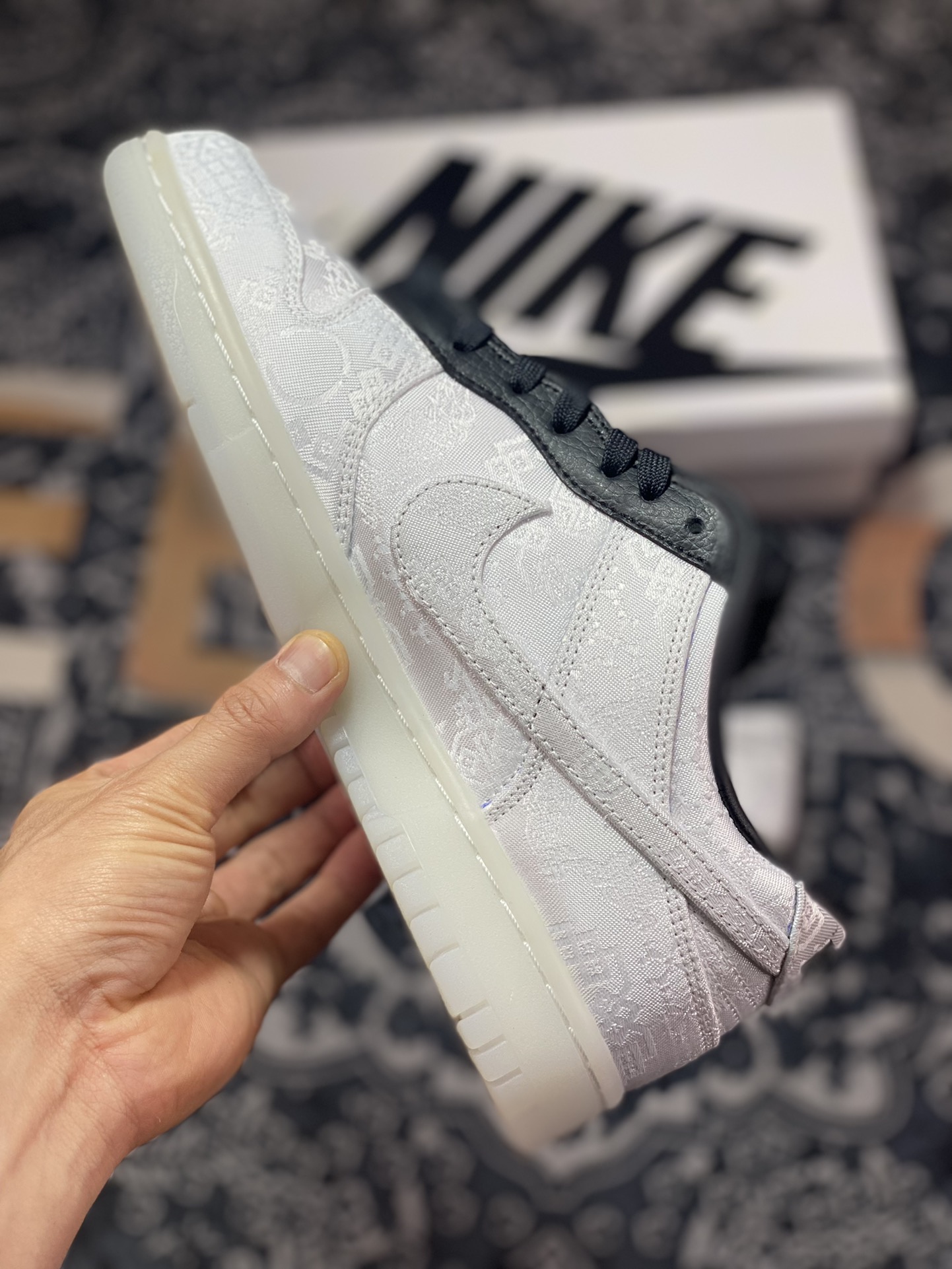 260 Fragment Design x Clot x Nike SB Dunk Low”20th Anniversary/White Silk”扣篮板鞋“联名闪电丝绸白黑刮刮乐”FN0315-110