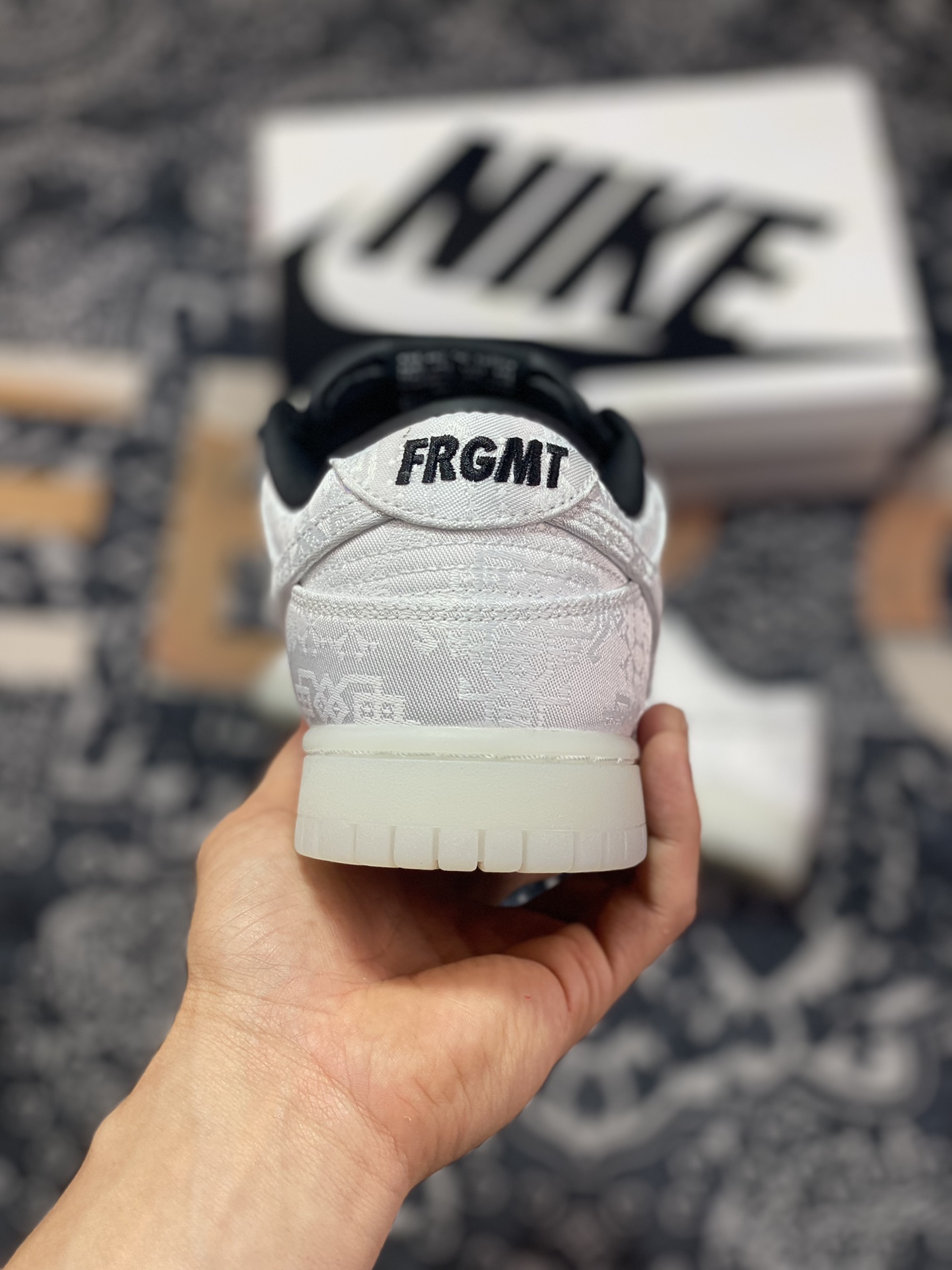 260 Fragment Design x Clot x Nike SB Dunk Low”20th Anniversary/White Silk”扣篮板鞋“联名闪电丝绸白黑刮刮乐”FN0315-110