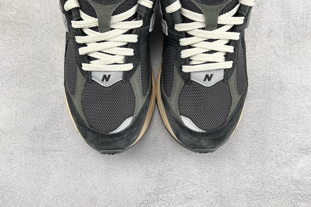 260 New Balance NB 2002R 灰碳色 M2002RHO