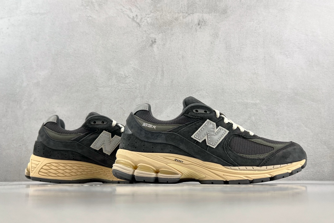 260 New Balance NB 2002R 灰碳色 M2002RHO