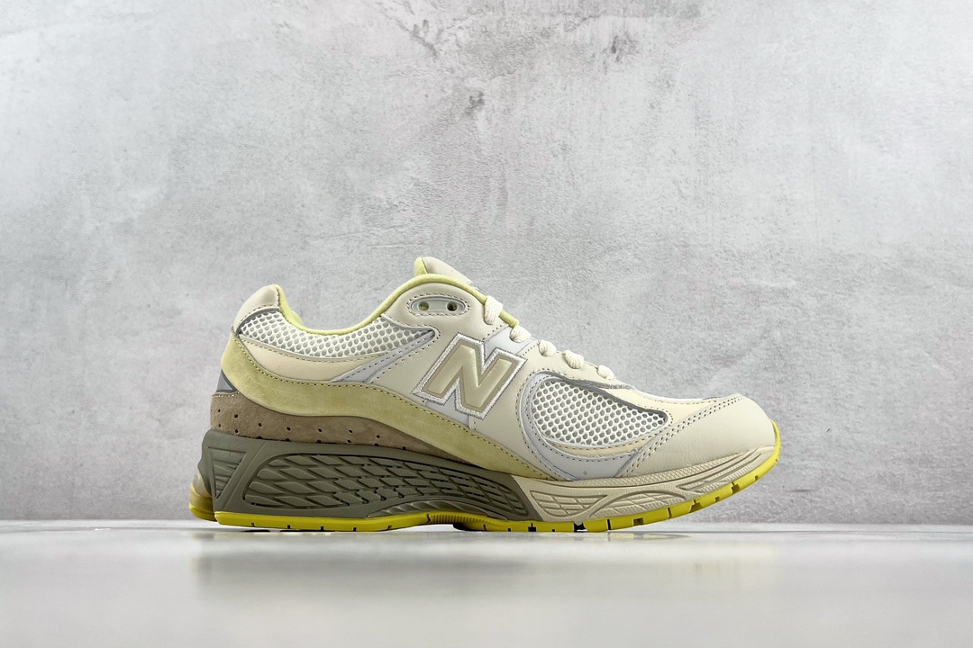 260 AURALEE x New Balance NB 2002R M2002