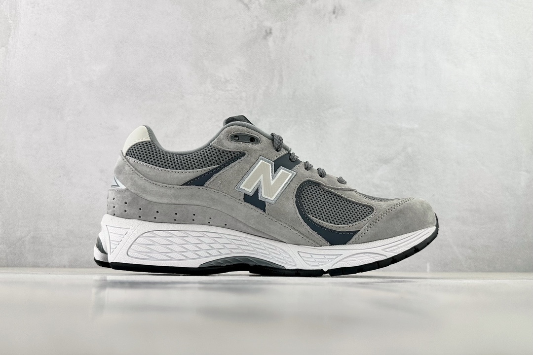 260 New Balance NB 2002R “Steel” M2002RST