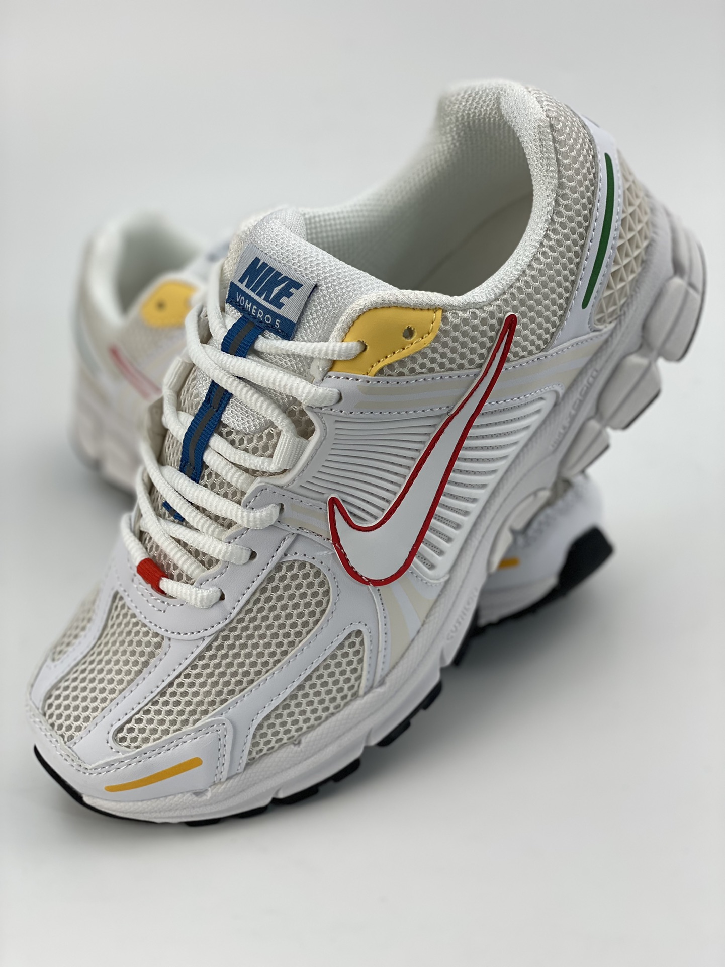 180 NIKE ZOOM Vomero 5 SP 复古风潮 网面透气运动鞋 FN3446-111