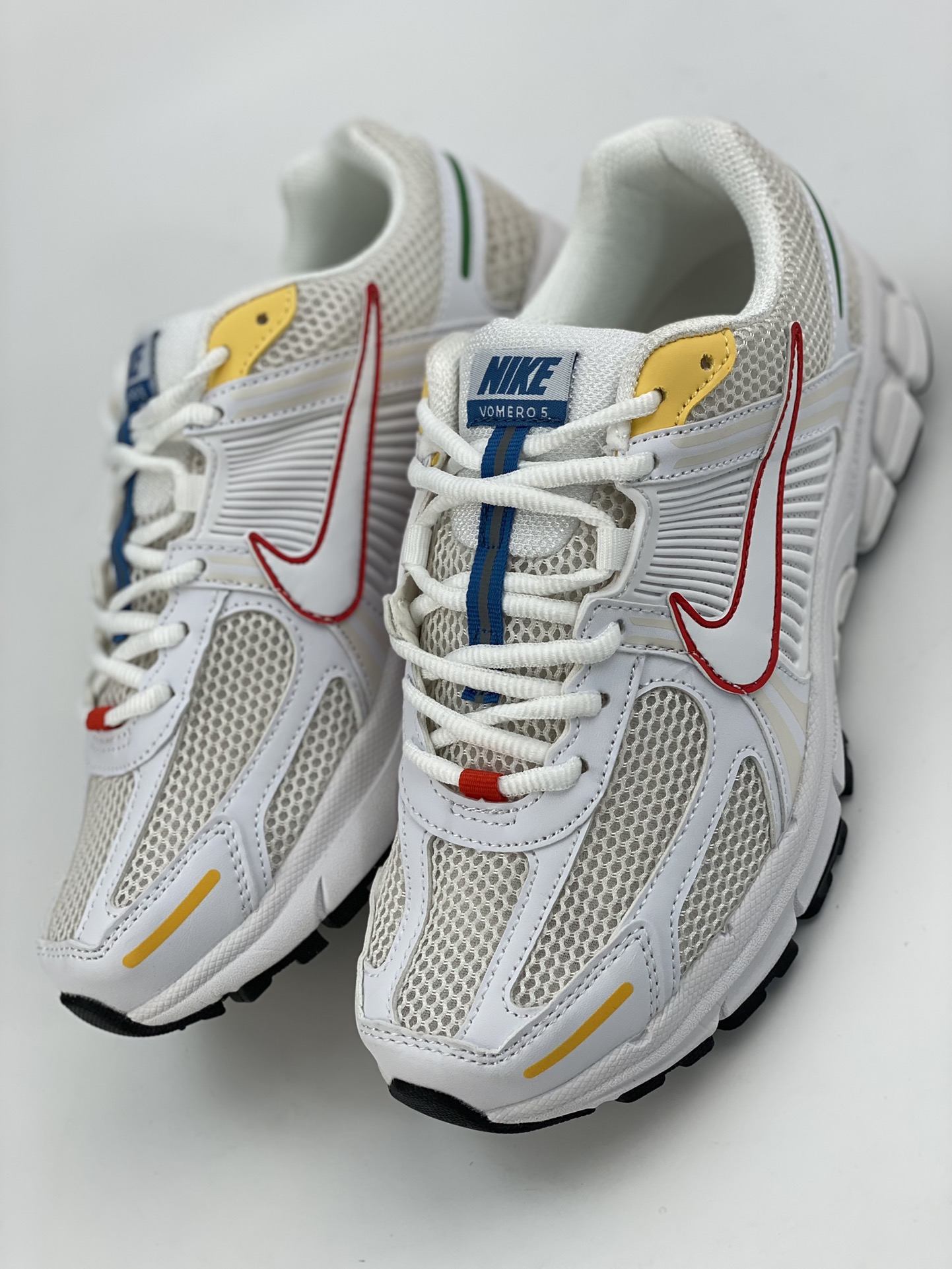 180 NIKE ZOOM Vomero 5 SP 复古风潮 网面透气运动鞋 FN3446-111