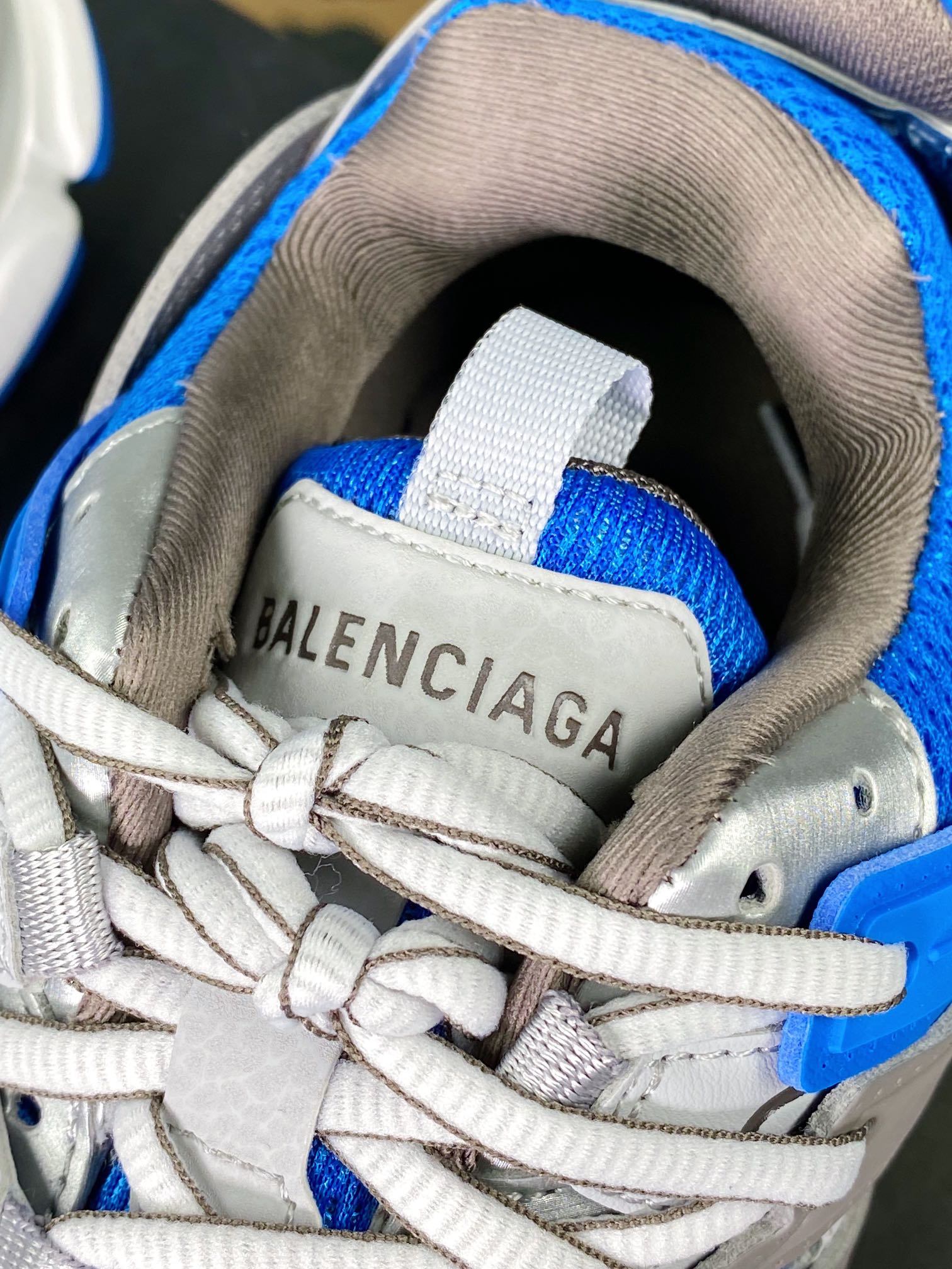 450 巴黎世家BALENCIAGA Track Trainers 3.0代复古野跑姥爹潮流百搭慢跑鞋“灰蓝”542436 W2FSA 8123