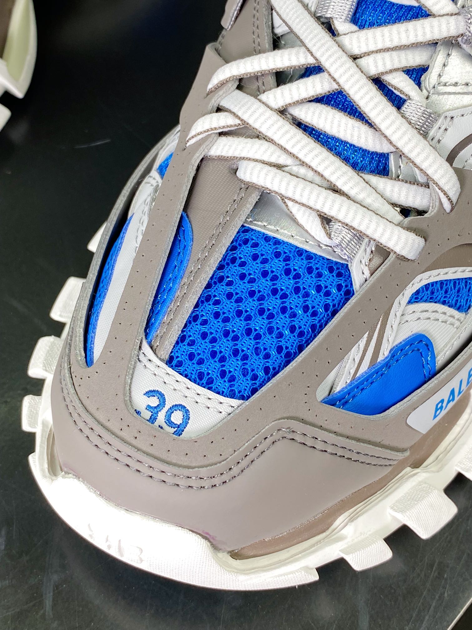 450 巴黎世家BALENCIAGA Track Trainers 3.0代复古野跑姥爹潮流百搭慢跑鞋“灰蓝”542436 W2FSA 8123