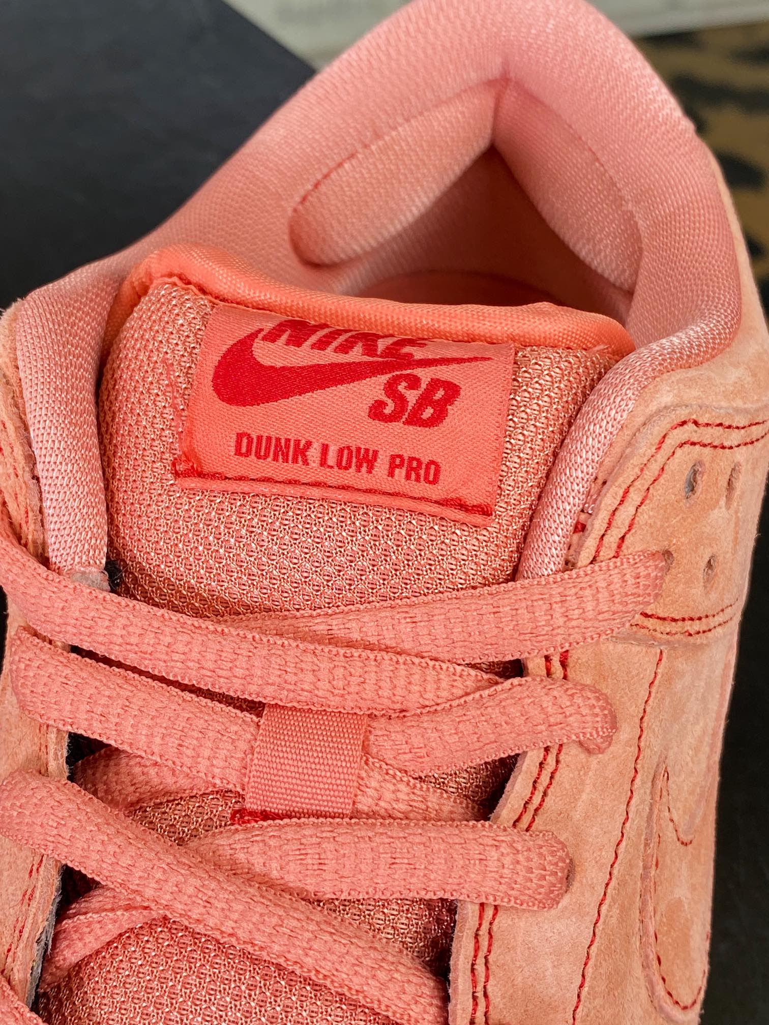 220 SB Dunk Low Pro”Salmon Pink”扣篮系列低帮板鞋“麂皮三文鱼橘粉白”CV1655-600