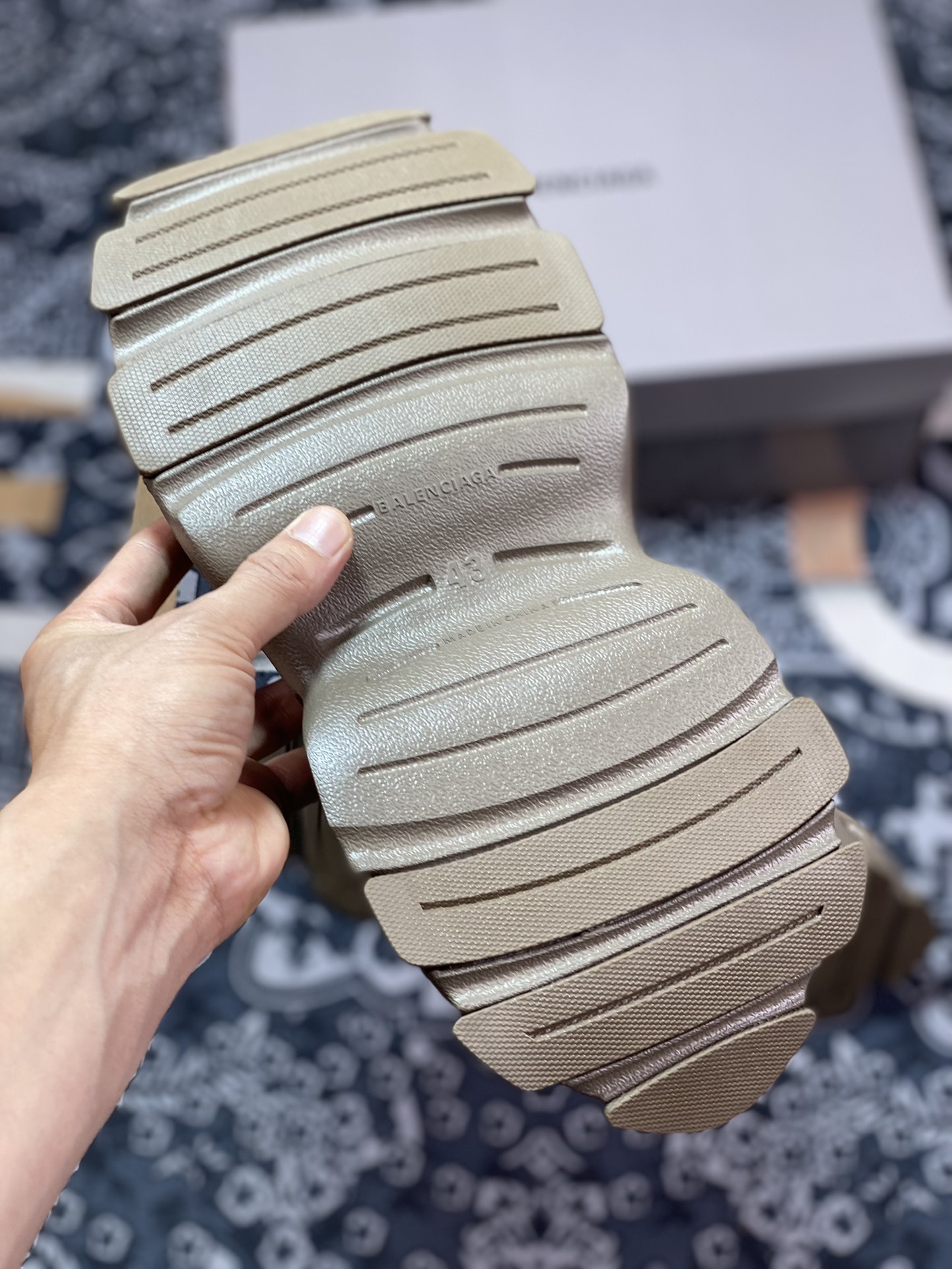 300 巴黎世家BALENCIAGA HD Mule Rubber Low Top Sneakers HD穆勒系列夏季凉鞋“深咖啡棕”735249 W3CES 2000