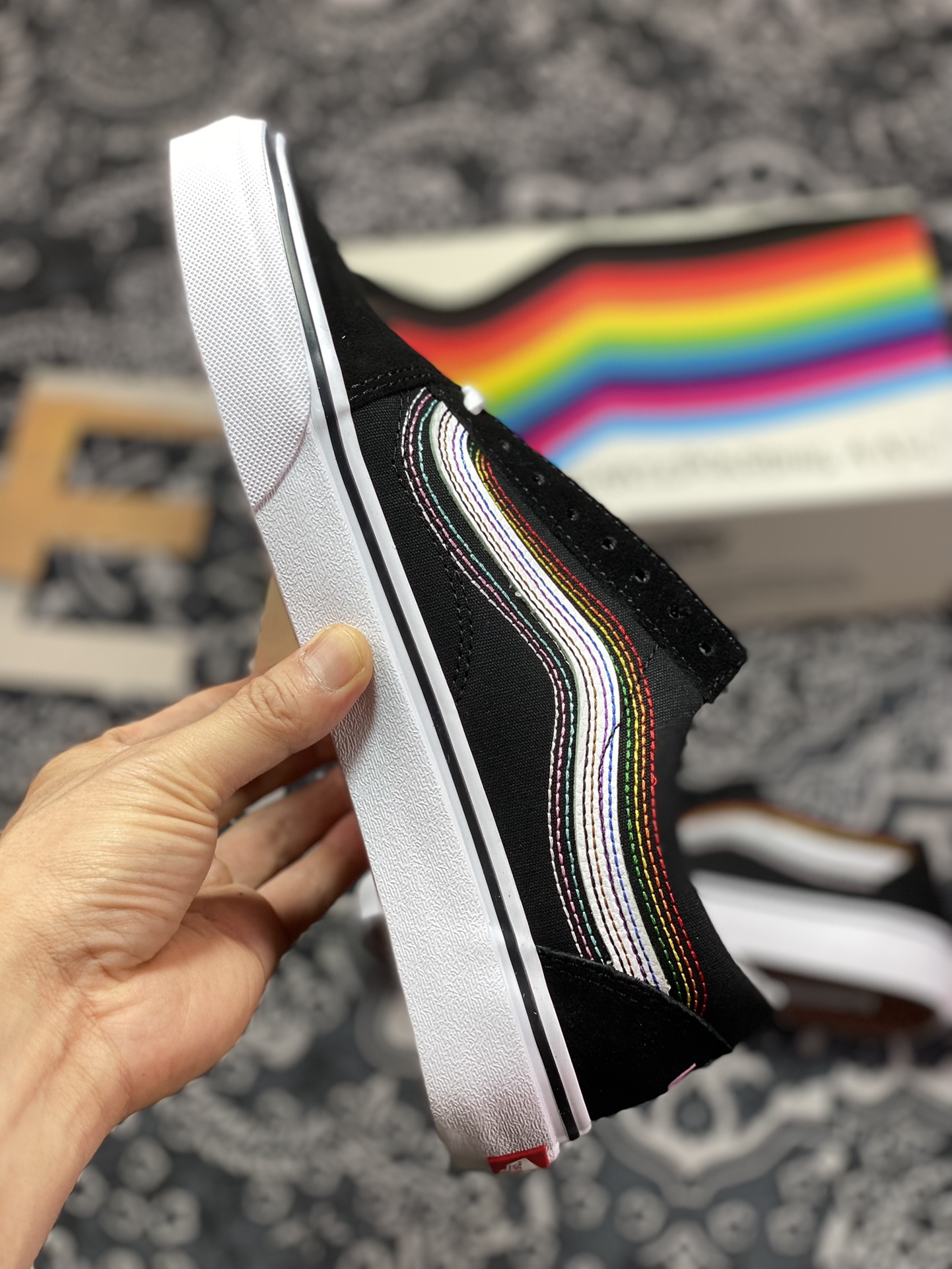 170  Vans Old Skool 彩虹系列 Vans Classics 推出的 ”Love Wins” 系列 VN0A5KRSRNC