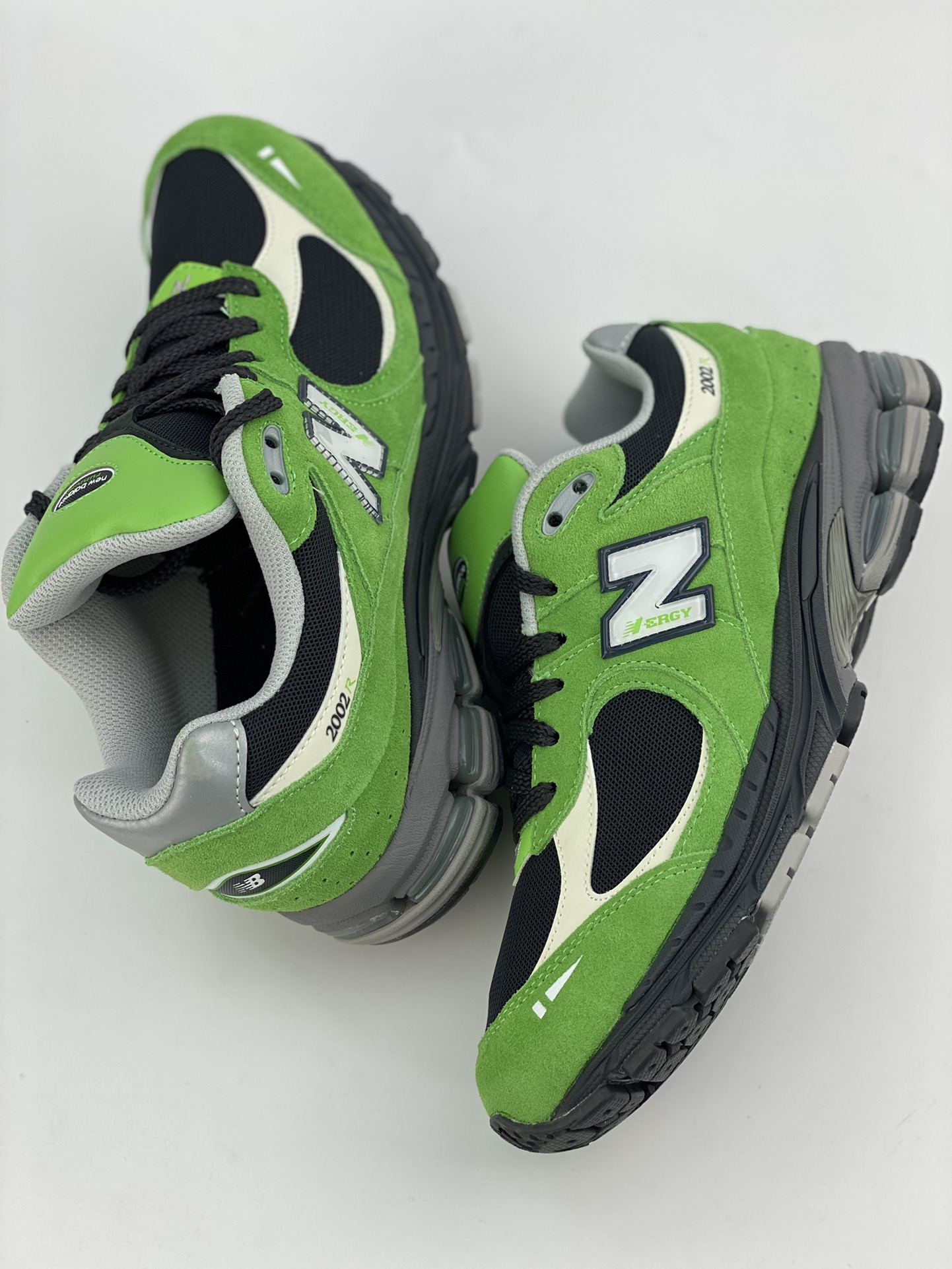 260 New Balance NB 2002R 经典米灰 2002系列  M2002RGZ