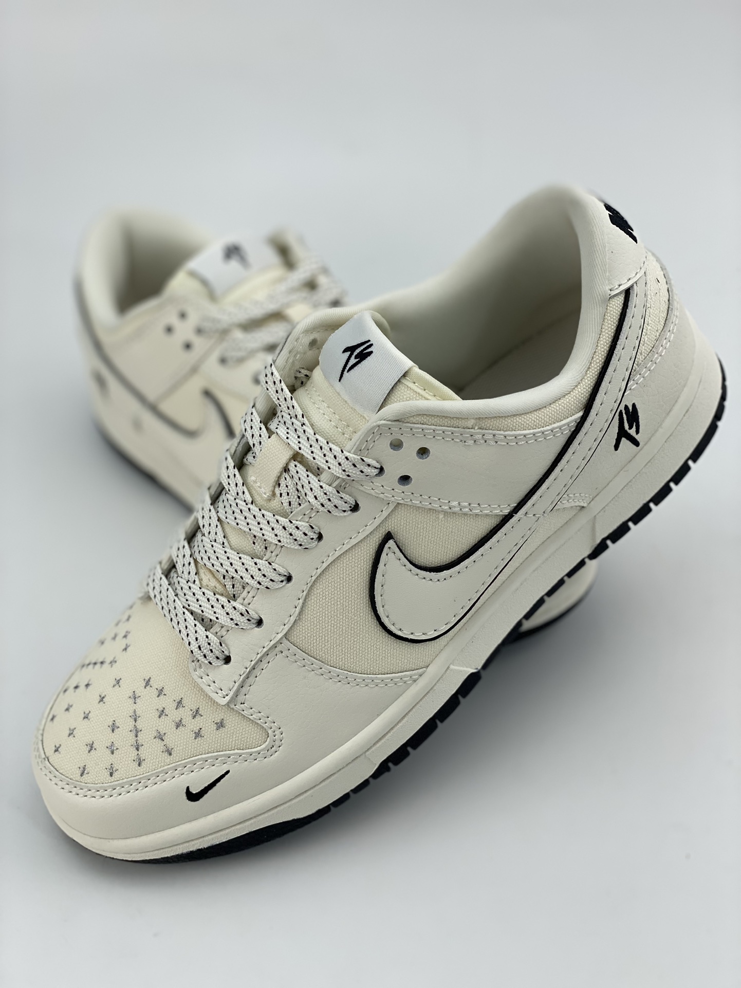 260 Nike SB Dunk Low TS联名 FC1688-108