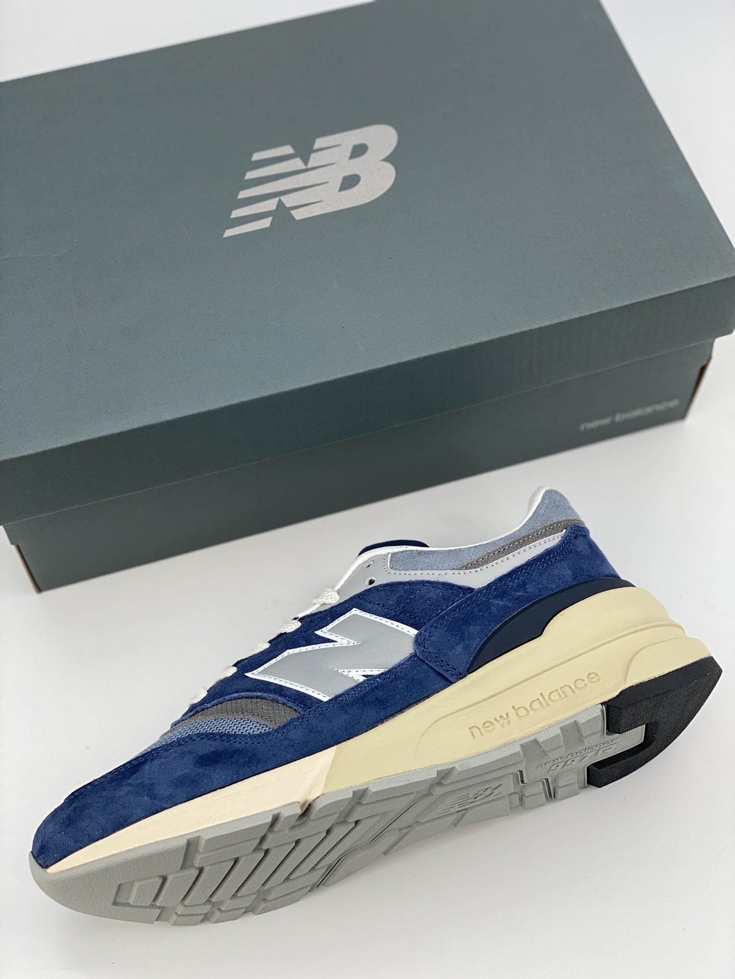 260 New Balance 997R 改良版经典复古厚底休闲运动慢跑鞋 U997RHB