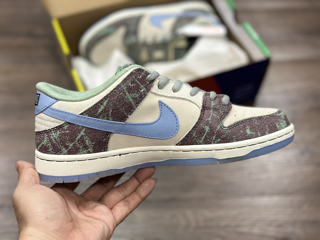 240 NIKE SB Dunk Low 低帮休闲运动鞋 FN4193-100