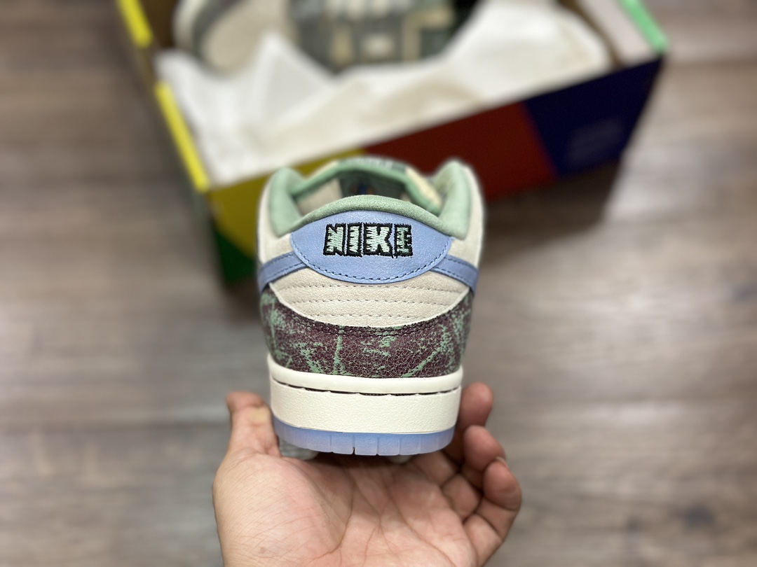 240 NIKE SB Dunk Low 低帮休闲运动鞋 FN4193-100