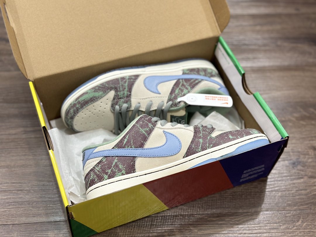 240 NIKE SB Dunk Low 低帮休闲运动鞋 FN4193-100