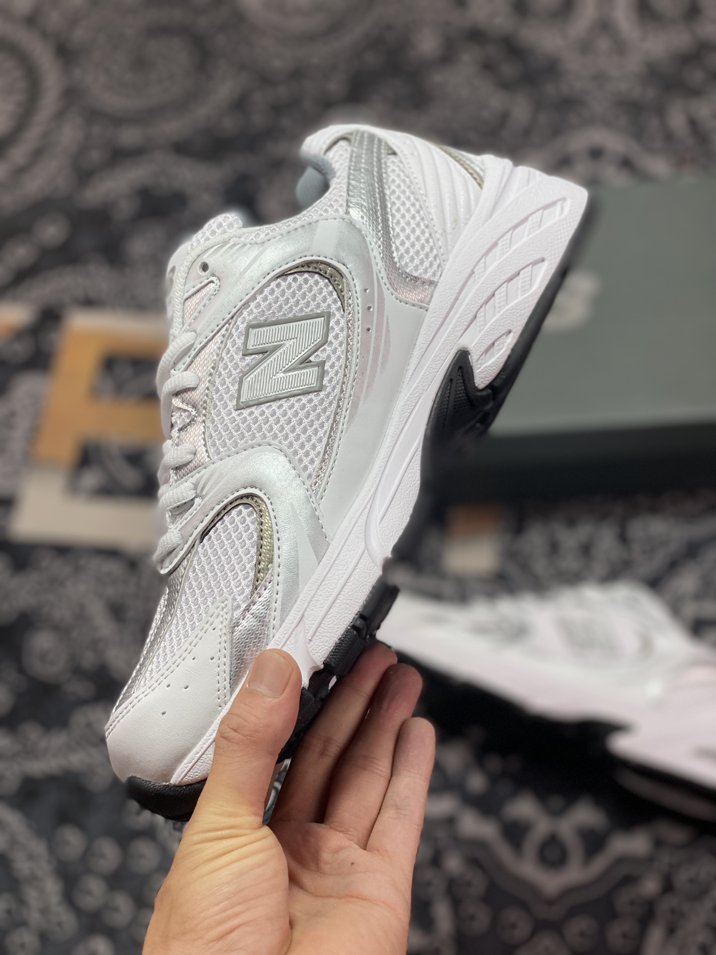 160 New Balance MR530系列复古老爹风网布跑步休闲运动鞋“白浅灰银黑”MR530AD