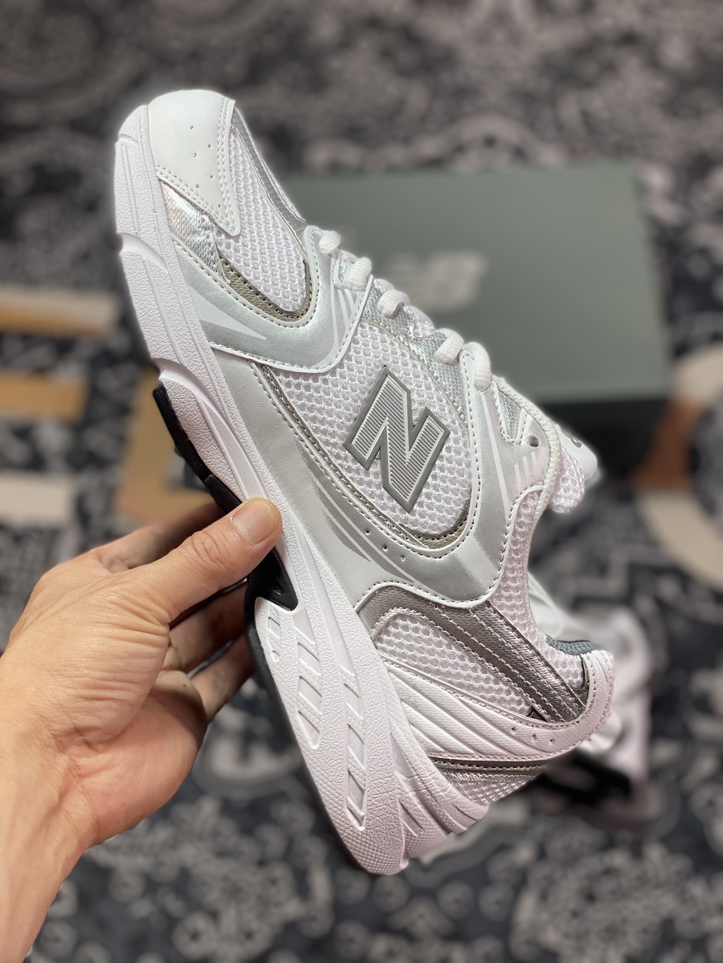 160 New Balance MR530系列复古老爹风网布跑步休闲运动鞋“白浅灰银黑”MR530AD