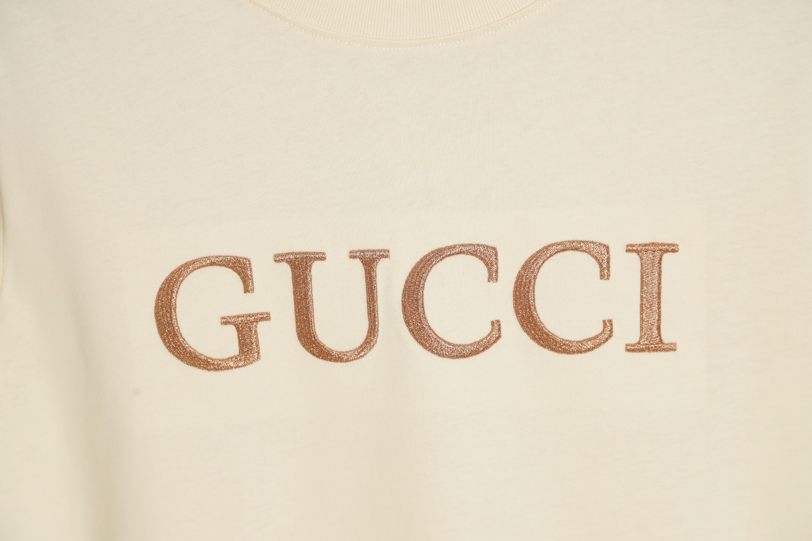 180 Gucci 古驰字母logo金标刺绣 短袖T恤