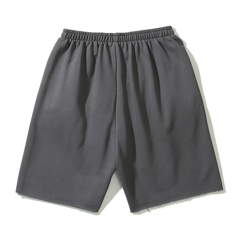 Yeezy Master Season 6: Kanye Revamps Loose Base Shorts on European High Street - 图片 2