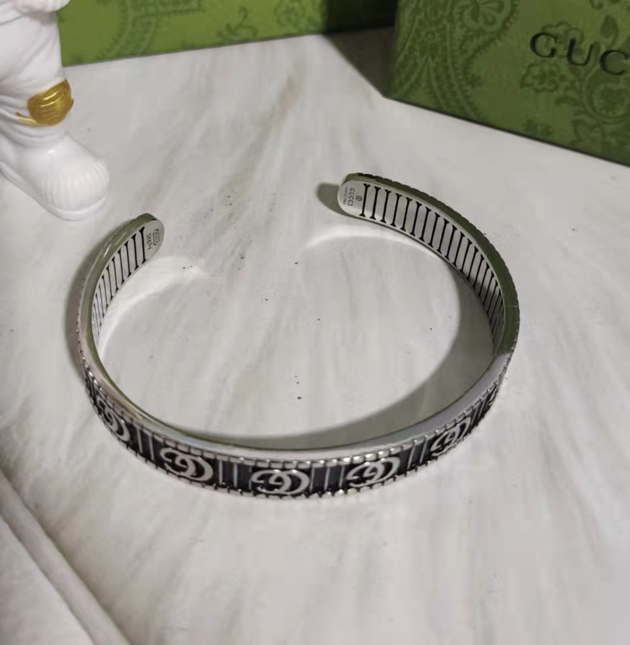 💰130 古驰新款 男女同款 复古 双G字母 宽版 手镯 超精工 原版刻印老师傅纯手工打造 上手超美 抛光工艺超赞 开口手镯大小自行调节!
