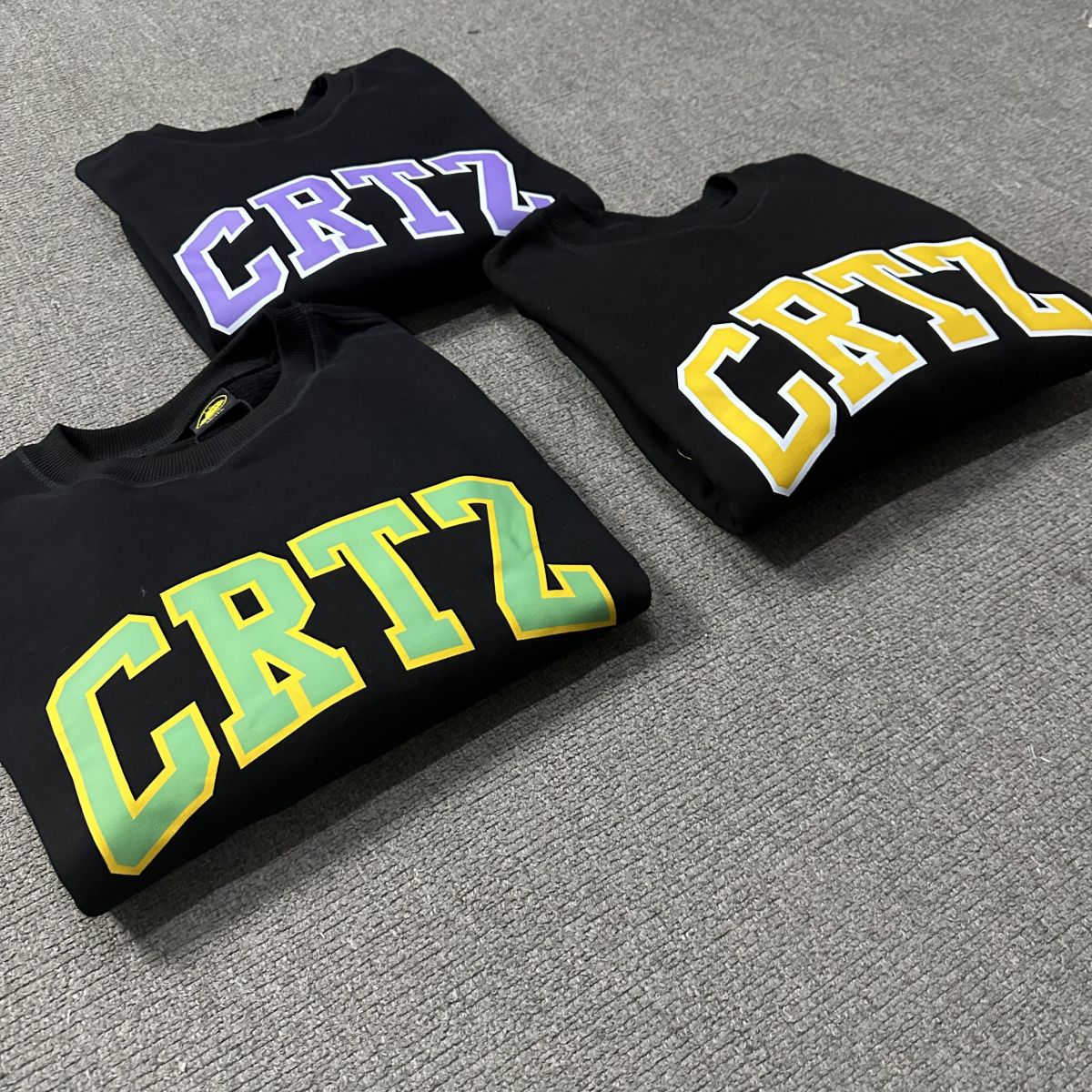 Multicolored Round-Collar Coat in Black, Yellow, Purple, and Green, Various Sizes - 图片 1