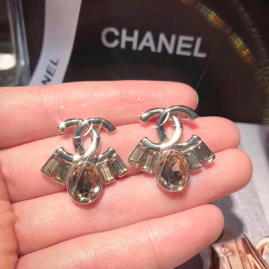 Chanel 高品质 CHANEL ® 1New arrival 黄铜镀18K金 材质 。两色可选 0518100