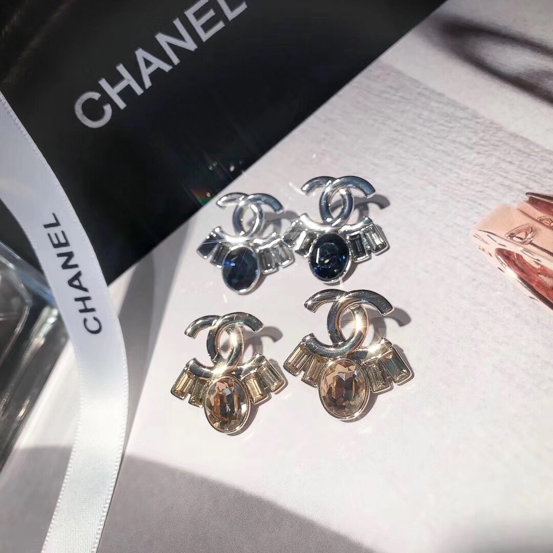 Chanel 高品质 CHANEL ® 1New arrival 黄铜镀18K金 材质 。两色可选 0518100