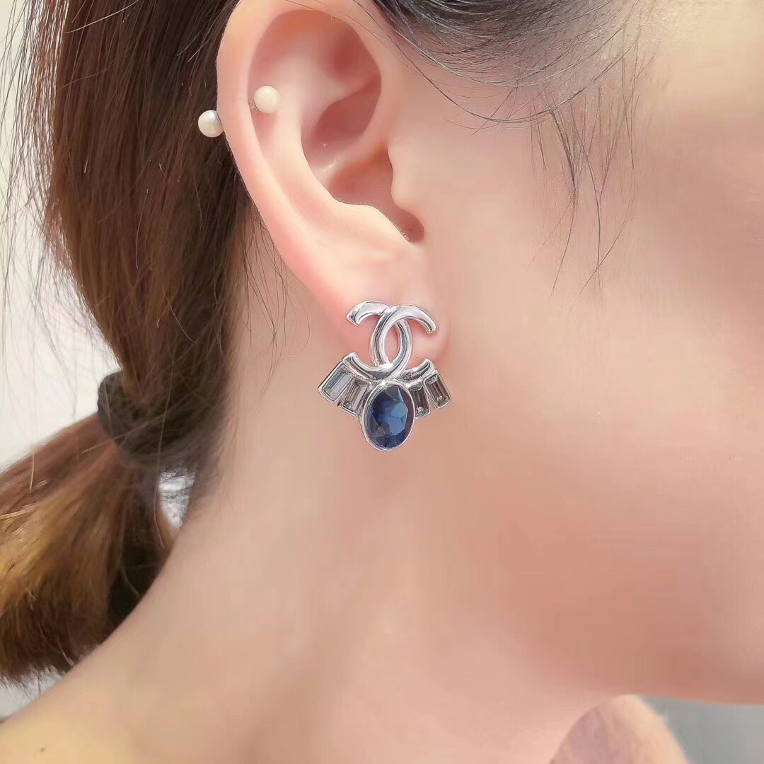 Chanel 高品质 CHANEL ® 1New arrival 黄铜镀18K金 材质 。两色可选 0518100