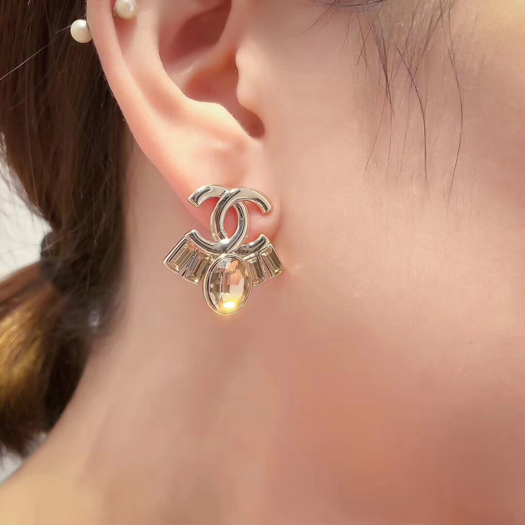 Chanel 高品质 CHANEL ® 1New arrival 黄铜镀18K金 材质 。两色可选 0518100