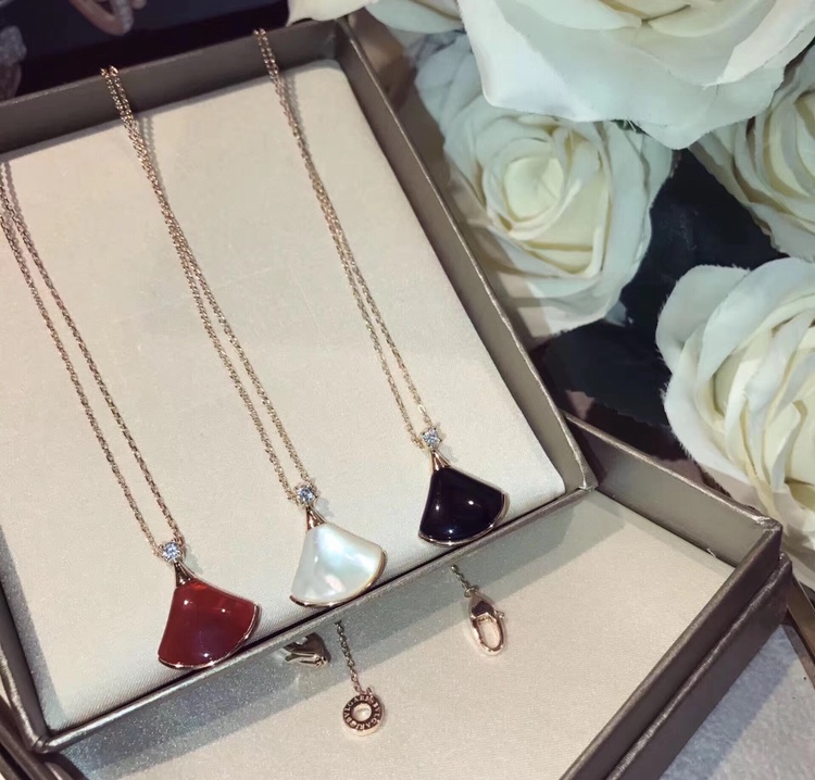 Bvlgari 代购版高级 扣 背部 宝格丽 diva系列 高端 定制火爆 项链 大小 进口925纯银电镀18k金 扇形裙子 钻项链 奢侈美丽 晚宴 高尚 好美腻 百搭款 三色齐 精工高版本 欢迎比货 0019400