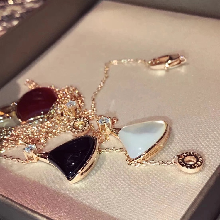 Bvlgari 代购版高级 扣 背部 宝格丽 diva系列 高端 定制火爆 项链 大小 进口925纯银电镀18k金 扇形裙子 钻项链 奢侈美丽 晚宴 高尚 好美腻 百搭款 三色齐 精工高版本 欢迎比货 0019400