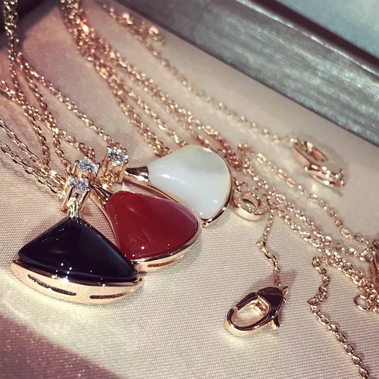 Bvlgari 代购版高级 扣 背部 宝格丽 diva系列 高端 定制火爆 项链 大小 进口925纯银电镀18k金 扇形裙子 钻项链 奢侈美丽 晚宴 高尚 好美腻 百搭款 三色齐 精工高版本 欢迎比货 0019400