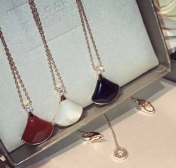 Bvlgari 代购版高级 扣 背部 宝格丽 diva系列 高端 定制火爆 项链 大小 进口925纯银电镀18k金 扇形裙子 钻项链 奢侈美丽 晚宴 高尚 好美腻 百搭款 三色齐 精工高版本 欢迎比货 0019400
