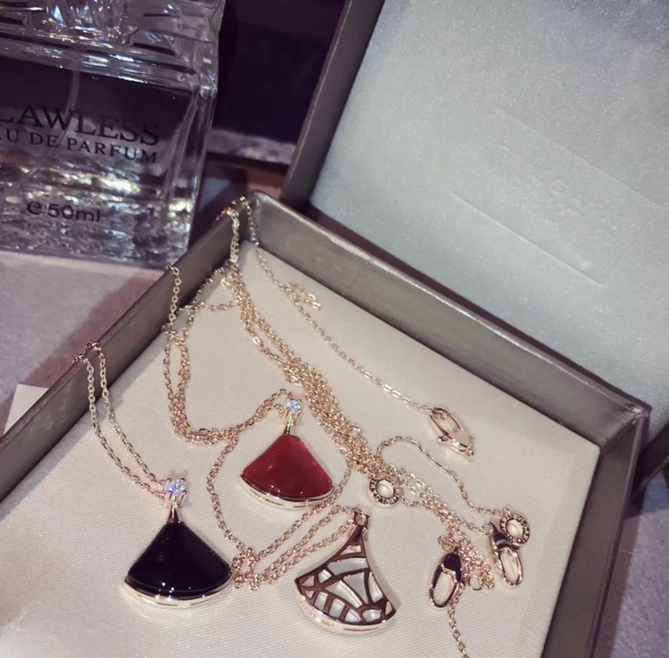 Bvlgari 代购版高级 扣 背部 宝格丽 diva系列 高端 定制火爆 项链 大小 进口925纯银电镀18k金 扇形裙子 钻项链 奢侈美丽 晚宴 高尚 好美腻 百搭款 三色齐 精工高版本 欢迎比货 0019400