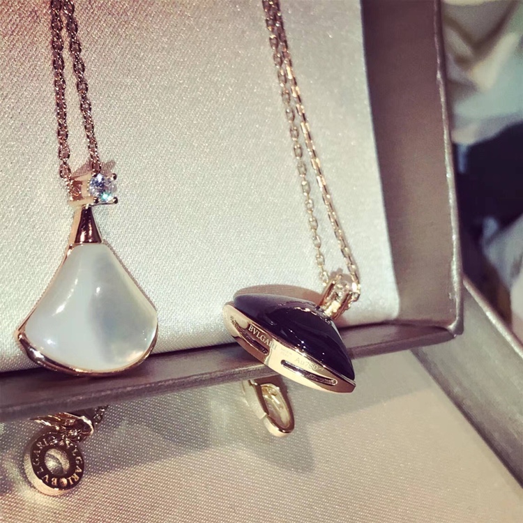 Bvlgari 代购版高级 扣 背部 宝格丽 diva系列 高端 定制火爆 项链 大小 进口925纯银电镀18k金 扇形裙子 钻项链 奢侈美丽 晚宴 高尚 好美腻 百搭款 三色齐 精工高版本 欢迎比货 0019400