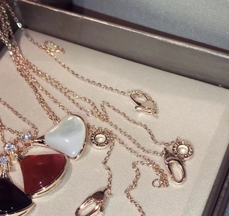 Bvlgari 代购版高级 扣 背部 宝格丽 diva系列 高端 定制火爆 项链 大小 进口925纯银电镀18k金 扇形裙子 钻项链 奢侈美丽 晚宴 高尚 好美腻 百搭款 三色齐 精工高版本 欢迎比货 0019400