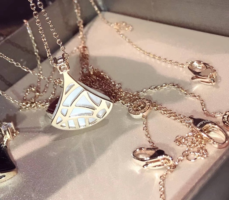 Bvlgari 代购版高级 扣 背部 宝格丽 diva系列 高端 定制火爆 项链 大小 进口925纯银电镀18k金 扇形裙子 钻项链 奢侈美丽 晚宴 高尚 好美腻 百搭款 三色齐 精工高版本 欢迎比货 0019400