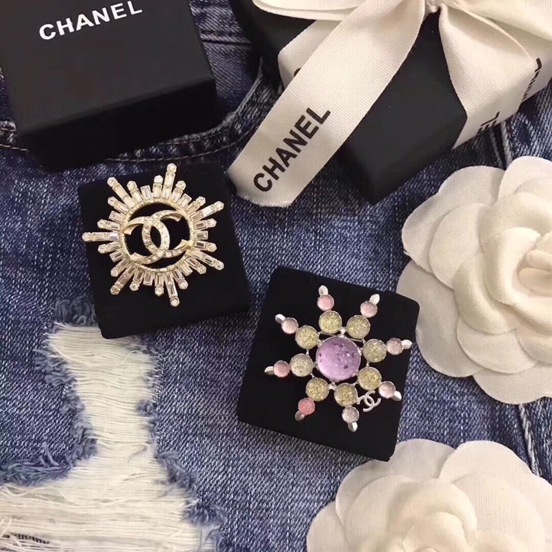 Chanel Chanel大 雪花胸针 高版本 好美的颜色。 一般不 的我都不推荐 0024410